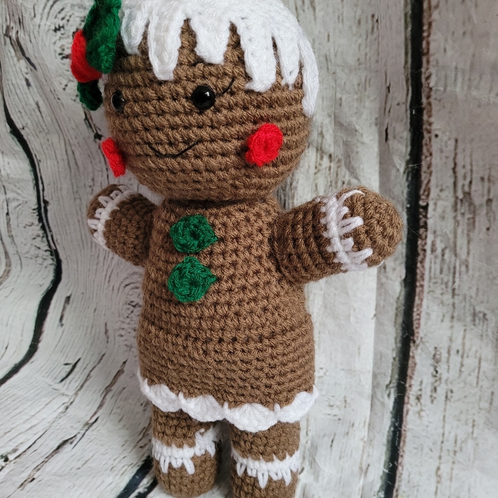 New Gingerbread Girl Christmas Amigurumi Decor - Picture 5 of 16